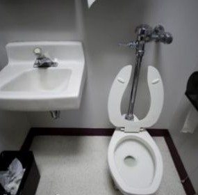 Wudhu di Kamar Mandi